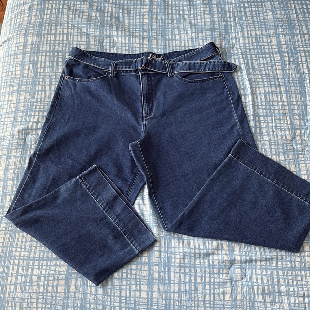 Universal Thread Indigo Denim Belted Wide Leg High Rise Cropped Jeans